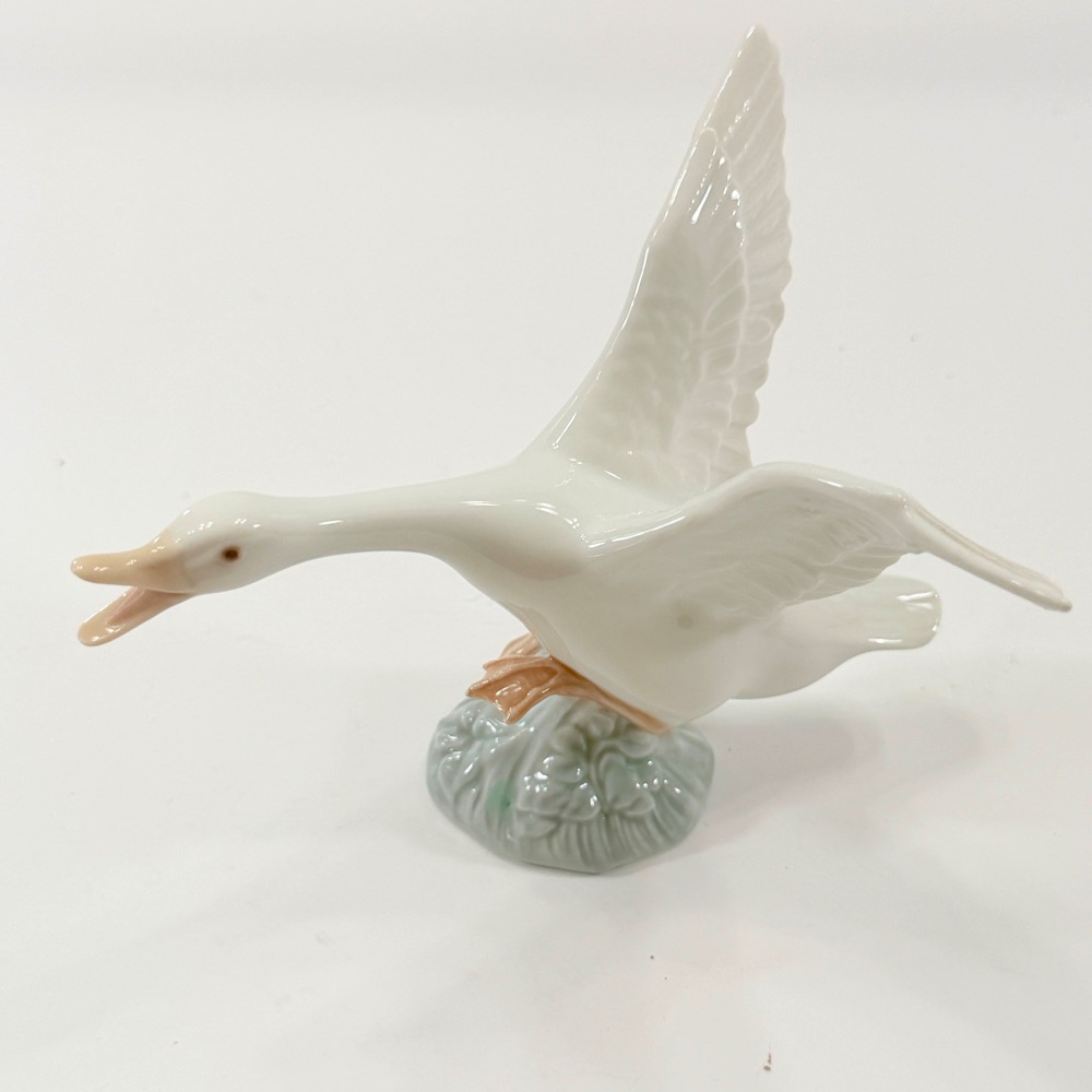 Lladro Porcelain #1265 Jumping Duck‎ Made in Spain By Julio Fernández Retired
